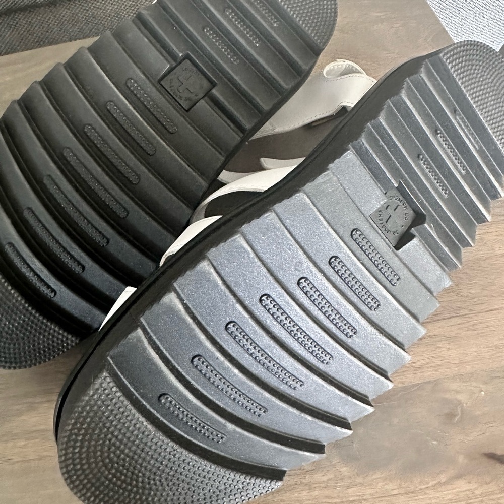 Dr. Martens Blair Hydro leather strap sandals 🩴 - Picture 10 of 10